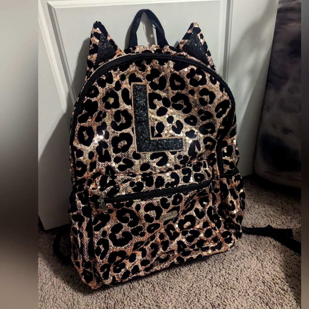 Letter L back pack